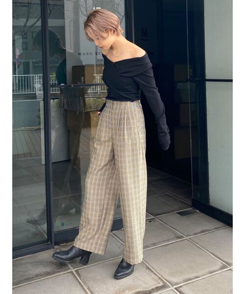 EMODA(エモダ)の「ギャザースリーブリブトップ(Tシャツ/カットソー・レディース・ブラック/ライトブルー/パープル・FREE)」の10枚目の写真