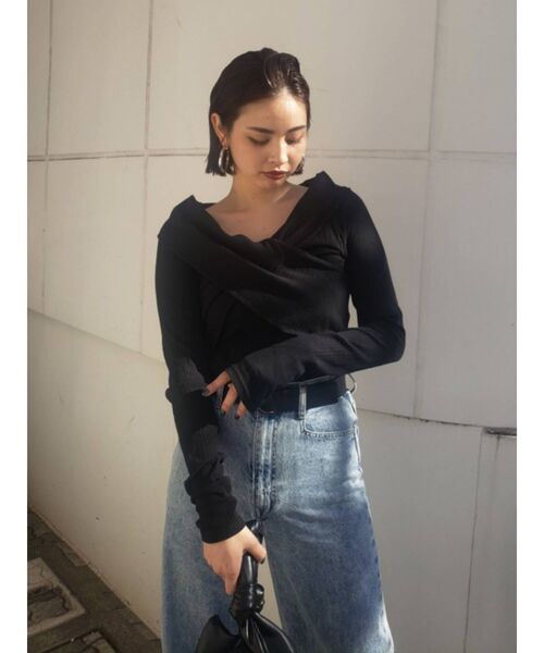 EMODA(エモダ)の「ギャザースリーブリブトップ(Tシャツ/カットソー・レディース・ブラック/ライトブルー/パープル・FREE)」の11枚目の写真