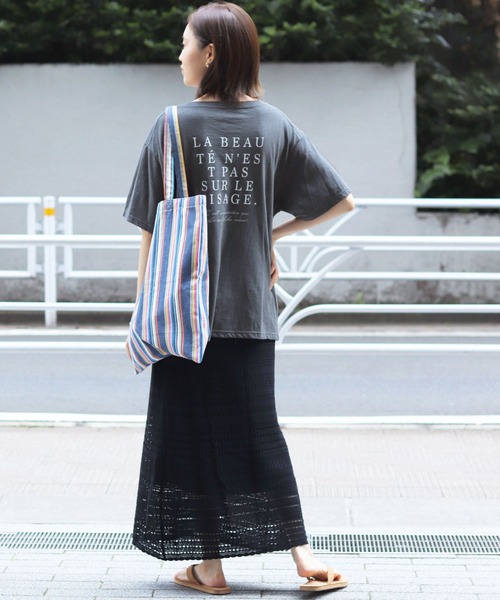 SLOBE IENA（スローブイエナ）の「バックロゴルーズTEE【手洗い可能】◆（Tシャツ/カットソー・レディース・ホワイト/グレー/ブラウン・FREE）」の4枚目の写真