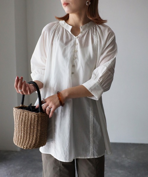 Riberry(リベリー)の「レースギャザーブラウス(シャツ/ブラウス・レディース・ブラック/オフホワイト/グレイッシュベージュ・MEDIUM)」の1枚目の写真