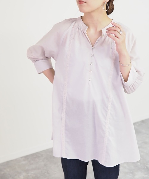 Riberry(リベリー)の「レースギャザーブラウス(シャツ/ブラウス・レディース・ブラック/オフホワイト/グレイッシュベージュ・MEDIUM)」の3枚目の写真