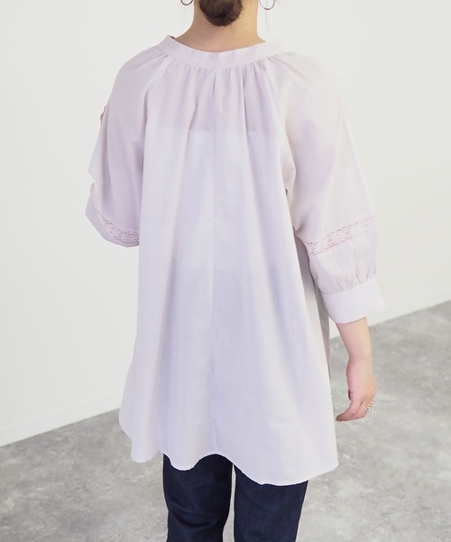 Riberry(リベリー)の「レースギャザーブラウス(シャツ/ブラウス・レディース・ブラック/オフホワイト/グレイッシュベージュ・MEDIUM)」の14枚目の写真