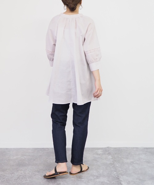 Riberry(リベリー)の「レースギャザーブラウス(シャツ/ブラウス・レディース・ブラック/オフホワイト/グレイッシュベージュ・MEDIUM)」の18枚目の写真