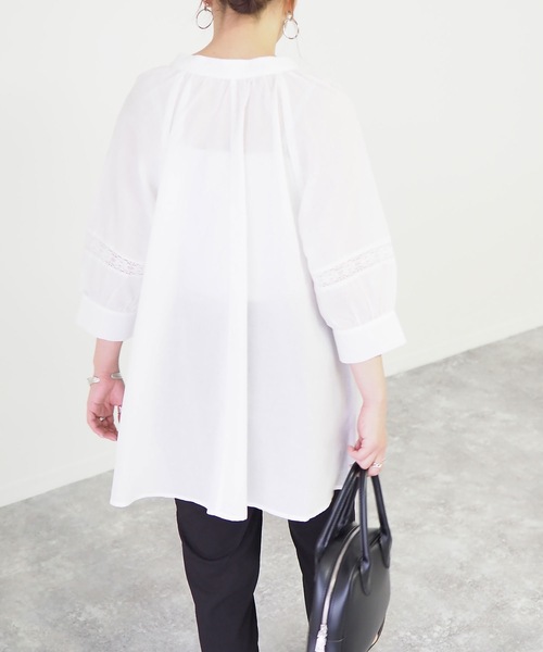 Riberry(リベリー)の「レースギャザーブラウス(シャツ/ブラウス・レディース・ブラック/オフホワイト/グレイッシュベージュ・MEDIUM)」の15枚目の写真