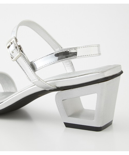 AZUL by moussy（アズールバイマウジー）の「NARROW STRAP SANDALS/ナローストラップサンダル（サンダル・レディース・ブラック/カーキ/シルバー・SMALL/MEDIUM/LARGE）」の11枚目の写真