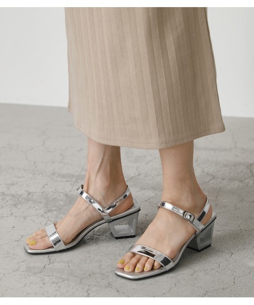 AZUL by moussy（アズールバイマウジー）の「NARROW STRAP SANDALS/ナローストラップサンダル（サンダル・レディース・ブラック/カーキ/シルバー・SMALL/MEDIUM/LARGE）」の17枚目の写真