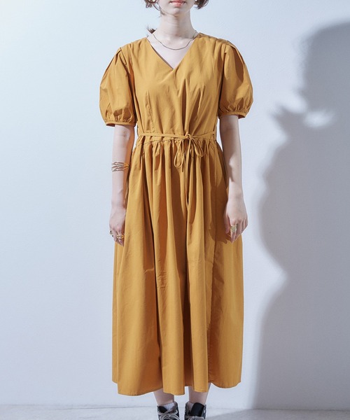 toucher du brise（トゥシェドブリーズ）の「ミドル丈パフスリーブボリュームコットンワンピース（ワンピース・レディース・ホワイト/ブラック/イエロー/ブルー・M）」の9枚目の写真