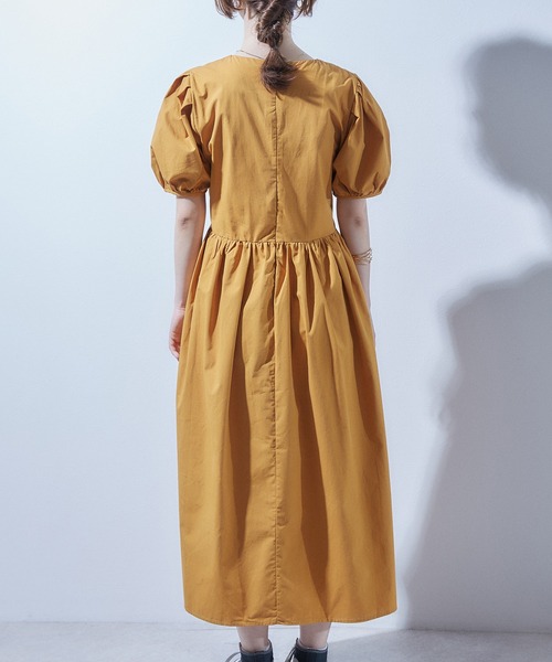 toucher du brise（トゥシェドブリーズ）の「ミドル丈パフスリーブボリュームコットンワンピース（ワンピース・レディース・ホワイト/ブラック/イエロー/ブルー・M）」の10枚目の写真