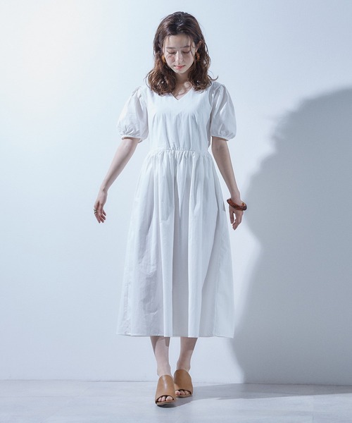 toucher du brise（トゥシェドブリーズ）の「ミドル丈パフスリーブボリュームコットンワンピース（ワンピース・レディース・ホワイト/ブラック/イエロー/ブルー・M）」の16枚目の写真