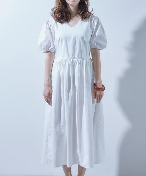 toucher du brise（トゥシェドブリーズ）の「ミドル丈パフスリーブボリュームコットンワンピース（ワンピース・レディース・ホワイト/ブラック/イエロー/ブルー・M）」の19枚目の写真