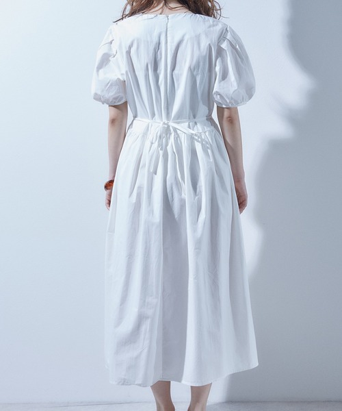 toucher du brise（トゥシェドブリーズ）の「ミドル丈パフスリーブボリュームコットンワンピース（ワンピース・レディース・ホワイト/ブラック/イエロー/ブルー・M）」の21枚目の写真