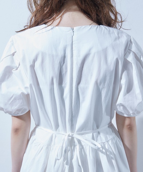 toucher du brise（トゥシェドブリーズ）の「ミドル丈パフスリーブボリュームコットンワンピース（ワンピース・レディース・ホワイト/ブラック/イエロー/ブルー・M）」の22枚目の写真