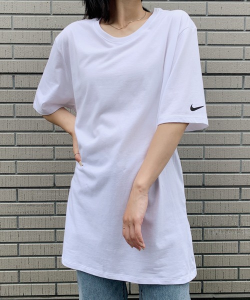 CLEA(クレア)の「Nike ナイキ / ワンポイントTシャツ Core Cotton Tee(Tシャツ/カットソー・レディース・ホワイト/ブラック/チャコール・L/M/XL/S)」の2枚目の写真