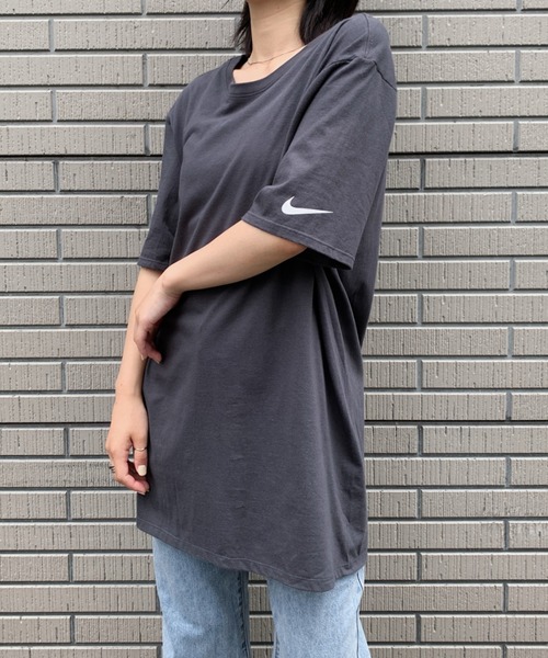 CLEA(クレア)の「Nike ナイキ / ワンポイントTシャツ Core Cotton Tee(Tシャツ/カットソー・レディース・ホワイト/ブラック/チャコール・L/M/XL/S)」の22枚目の写真