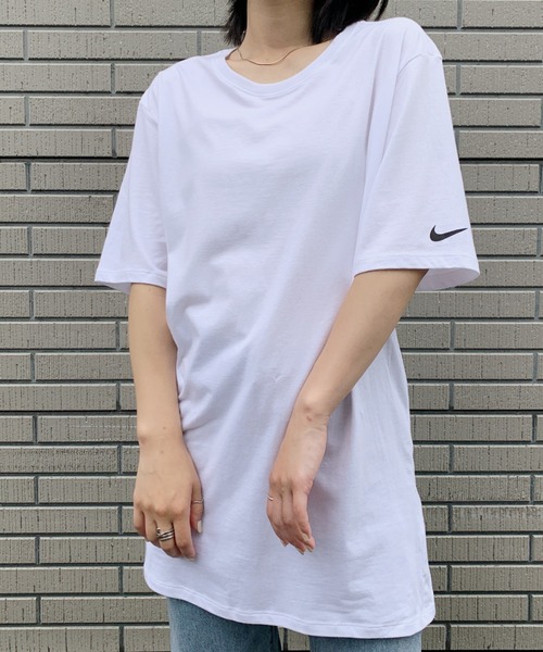 CLEA(クレア)の「Nike ナイキ / ワンポイントTシャツ Core Cotton Tee(Tシャツ/カットソー・レディース・ホワイト/ブラック/チャコール・L/M/XL/S)」の4枚目の写真
