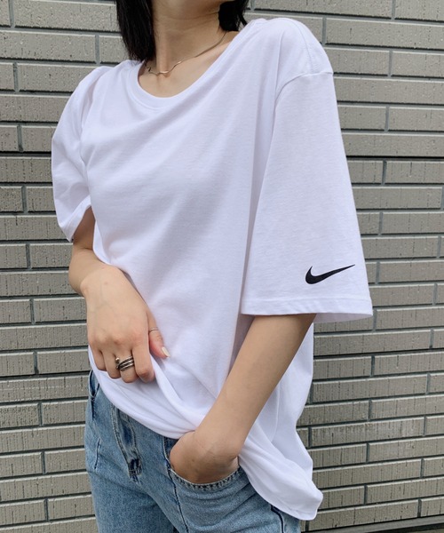 CLEA(クレア)の「Nike ナイキ / ワンポイントTシャツ Core Cotton Tee(Tシャツ/カットソー・レディース・ホワイト/ブラック/チャコール・L/M/XL/S)」の6枚目の写真