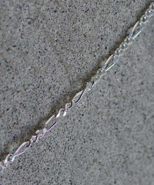 Taaii(ターイ)の「Taaii : SILVER925 FIGAROCHAIN SHORT NECKLACE / シルバー925 フィガロチェーンショート ネックレス(ネックレス・レディース・シルバー/ゴールド・FREE)」の10枚目の写真
