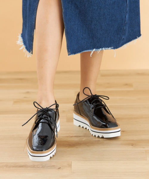 Fabby fabby（ファビィーファビィー）の「スクエア厚底ウィングチップレースアップシューズ（ドレスシューズ・レディース・ブラック/モカ/オフホワイト・MEDIUM/LARGE/SMALL）」の2枚目の写真