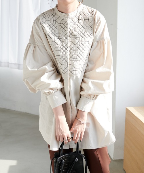 DISCOAT（ディスコート）の「キルト刺繍ビックシャツ（シャツ/ブラウス・レディース・ブラック/ベージュ/オフホワイト・FREE）」の3枚目の写真