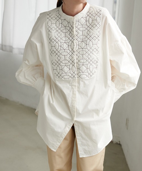 DISCOAT（ディスコート）の「キルト刺繍ビックシャツ（シャツ/ブラウス・レディース・ブラック/ベージュ/オフホワイト・FREE）」の2枚目の写真