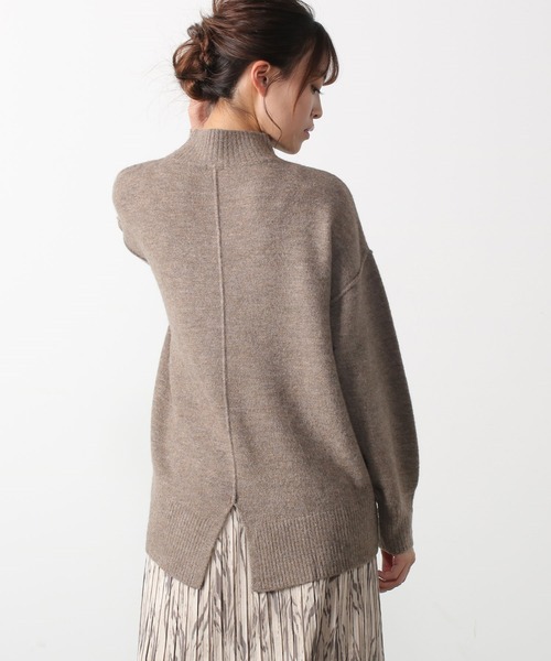 Honeys（ハニーズ）の「後スリットハイネック（ニット/セーター・レディース・アイボリー/杢グレー/ブラウン系その他/ベージュ系その他/グリーン系その他/ブルー系その他/ピンク系その他・LL/S/M/L）」の10枚目の写真