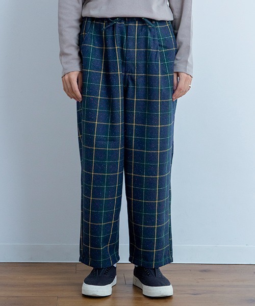 Universal Style Wear(ユニバーサルスタイルウェア)の「Universal Style Wear テーバード イージー チェック タックパンツ(スラックス・メンズ・ダークネイビー/ダークオレンジ/アッシュグレー・LARGE/MEDIUM)」の3枚目の写真