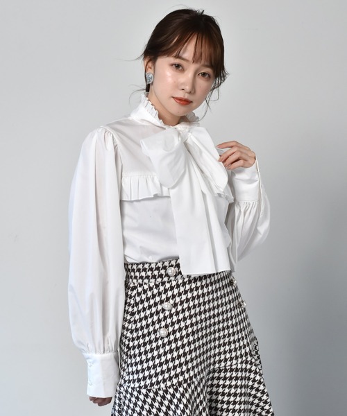 ems excite(エムズエキサイト)の「ボウタイBL(シャツ/ブラウス・レディース・ホワイト/ボルドー/ブラック系その他・FREE)」の2枚目の写真