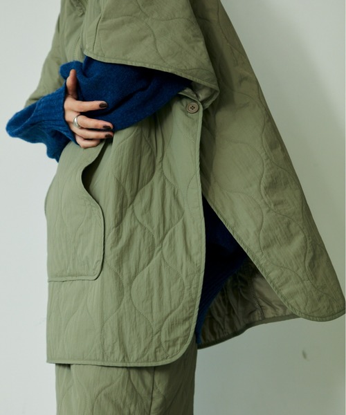 VACANCY（ヴァカンシー）の「ライトキルティング中綿ベスト（ダウンベスト・レディース・ブラック/カーキ/グレイッシュベージュ/ブルー・FREE）」の21枚目の写真