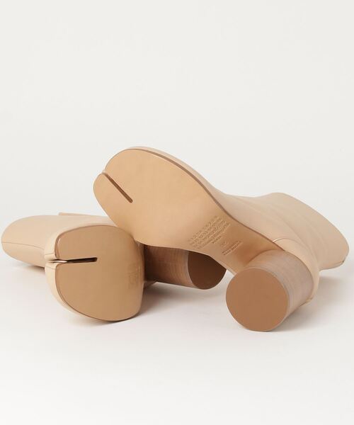 Maison Margiela（メゾンマルジェラ）の「Maison Margiela ‘TABI’ BOOTS（ブーツ・レディース・ベージュ・36.5/37.5/35.5/38.5/35）」の3枚目の写真