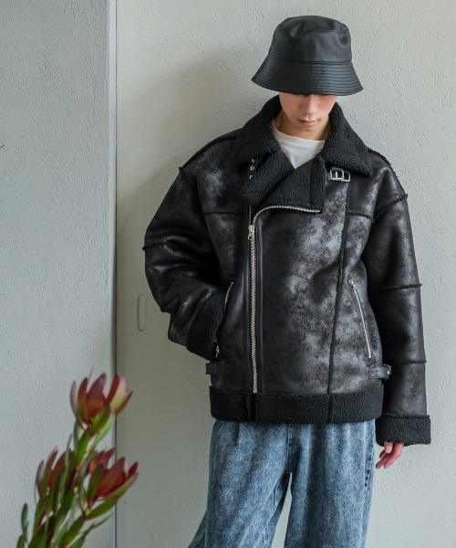 improves(インプローブス)の「フェイクムートン ワイド ダブルライダース ジャケット(ムートンコート・メンズ・ベージュ/アイボリー/ブラック・LARGE/MEDIUM)」の10枚目の写真