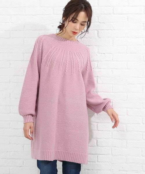 SHOO・LA・RUE(シューラルー)の「◆ふんわり求心編みチュニックワンピース(ニット/セーター・レディース・ピンク系/ライトブルー/オフホワイト/ブラック・00)」の4枚目の写真