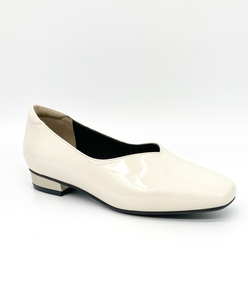 Noubel Voug Relax（ヌーベルヴォーグリラックス）の「【晴雨兼用】 ソフトエナメルタイプ スクエアトゥ ローヒール パンプス【2022新作】（レインシューズ・レディース・ブラック/グレイッシュベージュ/アイボリー/モスグリーン・M/S/L/LL）」の2枚目の写真