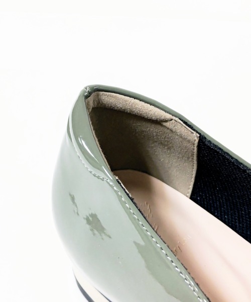 Noubel Voug Relax（ヌーベルヴォーグリラックス）の「【晴雨兼用】 ソフトエナメルタイプ スクエアトゥ ローヒール パンプス【2022新作】（レインシューズ・レディース・ブラック/グレイッシュベージュ/アイボリー/モスグリーン・M/S/L/LL）」の9枚目の写真