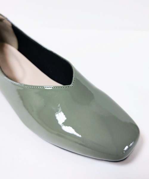 Noubel Voug Relax（ヌーベルヴォーグリラックス）の「【晴雨兼用】 ソフトエナメルタイプ スクエアトゥ ローヒール パンプス【2022新作】（レインシューズ・レディース・ブラック/グレイッシュベージュ/アイボリー/モスグリーン・M/S/L/LL）」の7枚目の写真