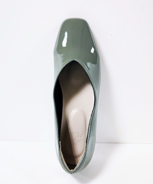 Noubel Voug Relax（ヌーベルヴォーグリラックス）の「【晴雨兼用】 ソフトエナメルタイプ スクエアトゥ ローヒール パンプス【2022新作】（レインシューズ・レディース・ブラック/グレイッシュベージュ/アイボリー/モスグリーン・M/S/L/LL）」の12枚目の写真