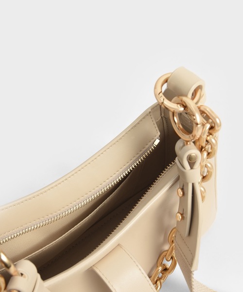 CHARLES & KEITH（チャールズ & キース）の「チェーンハンドル