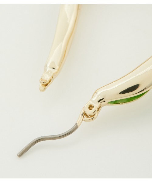 AZUL by moussy（アズールバイマウジー）の「UNEVEN COLOR HOOP EARRINGS/アンイーブンカラーフープイヤリング（ピアス（両耳用）・レディース・ブラック/オフホワイト/グリーン・FREE）」の16枚目の写真