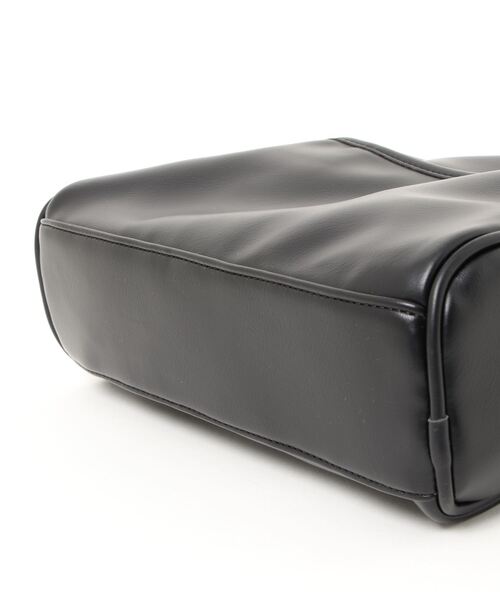 LATINA（ラティーナ）の「フェイクレザーテリーヌバッグ（ハンドバッグ・レディース・ブラック・FREE）」の3枚目の写真