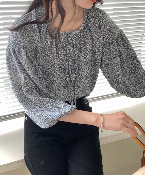 emi+(エミプラス)の「ボリューム袖花柄ブラウス(シャツ/ブラウス・レディース・ブルー/グリーン・M/L)」の2枚目の写真