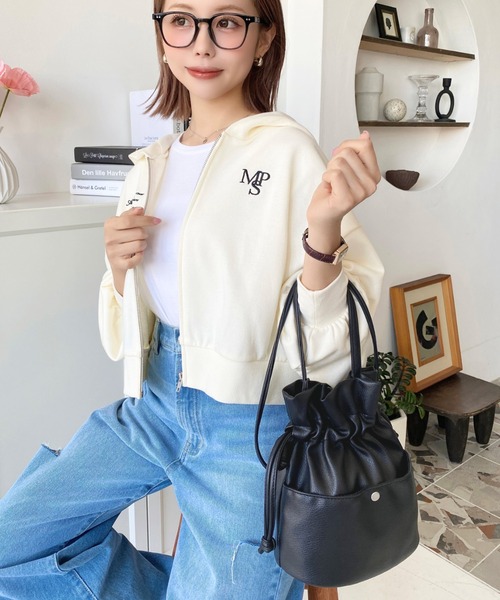 moment+（モーメントプラス）の「【累計販売数2万個突破！】フェイクレザー巾着バッグ（ショルダーバッグ・レディース・ブラック/レッド/ピンク/ターコイズブルー/イエロー/オレンジ/ブルー/グリーン/アイボリー/ブラウン/ボルドー/シルバー・FREE）」の20枚目の写真