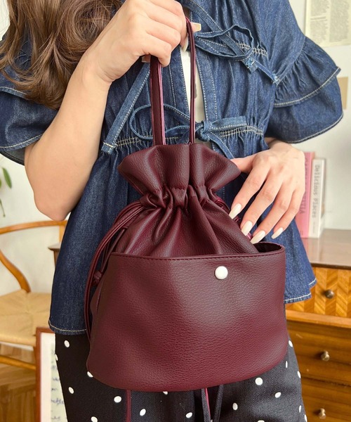 moment+（モーメントプラス）の「【累計販売数2万個突破！】フェイクレザー巾着バッグ（ショルダーバッグ・レディース・ブラック/レッド/ピンク/ターコイズブルー/イエロー/オレンジ/ブルー/グリーン/アイボリー/ブラウン/ボルドー/シルバー・FREE）」の21枚目の写真