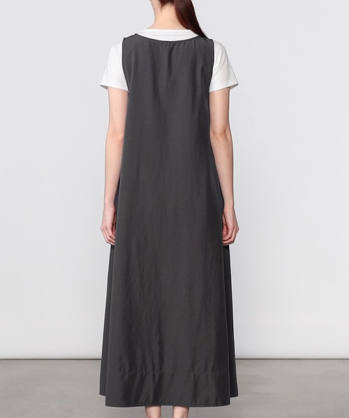 GYMPHLEX（ジムフレックス）の「Gymphlex | ポリエステルタフタ ノースリーブフレアワンピース WOMEN（ワンピース・レディース・グレイッシュベージュ/チャコール・14）」の7枚目の写真