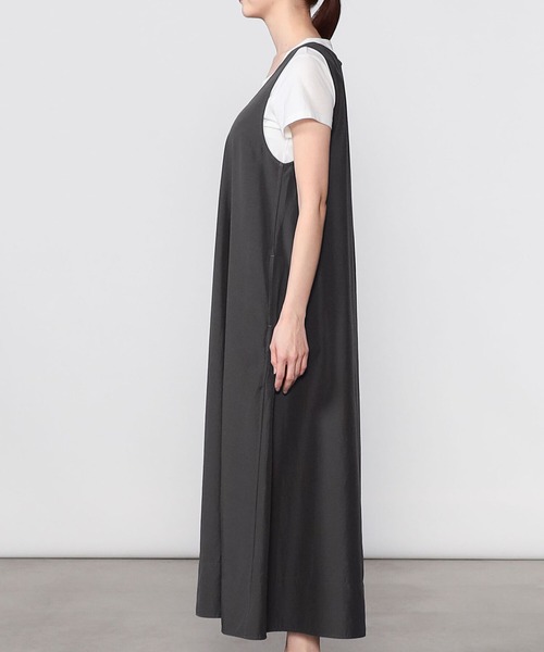 GYMPHLEX（ジムフレックス）の「Gymphlex | ポリエステルタフタ ノースリーブフレアワンピース WOMEN（ワンピース・レディース・グレイッシュベージュ/チャコール・14）」の6枚目の写真