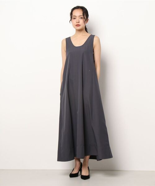 GYMPHLEX（ジムフレックス）の「Gymphlex | ポリエステルタフタ ノースリーブフレアワンピース WOMEN（ワンピース・レディース・グレイッシュベージュ/チャコール・14）」の16枚目の写真