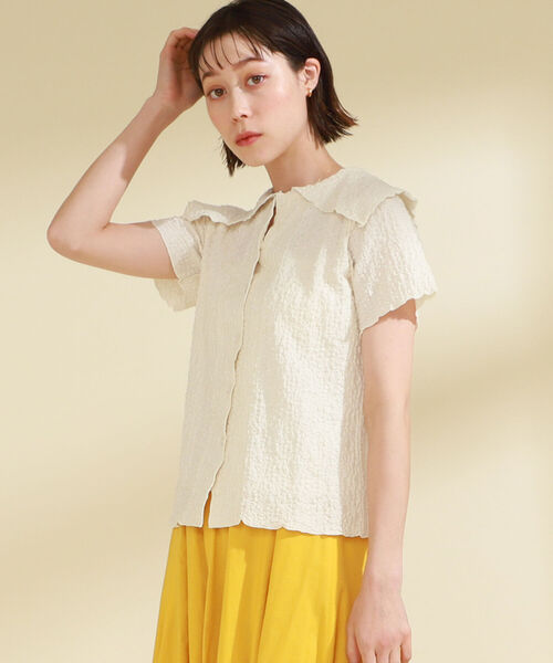 Ray BEAMS(レイビームス)の「Ray BEAMS / シャーリング ビッグカラー シャツ(シャツ/ブラウス・レディース・ブラック/オレンジ/オフホワイト・ONE SIZE)」の4枚目の写真