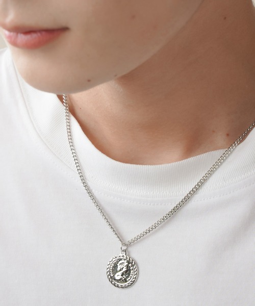 SPINNS（スピンズ）の「コインモチーフデザイン ステンレスチェーンネックレス（ネックレス・メンズ・シルバー系1/シルバー系2/シルバー系3/シルバー系4/シルバー系5/ゴールド系1/ゴールド系2/ゴールド系3/ゴールド系4/ゴールド系5・ONESIZE）」の18枚目の写真