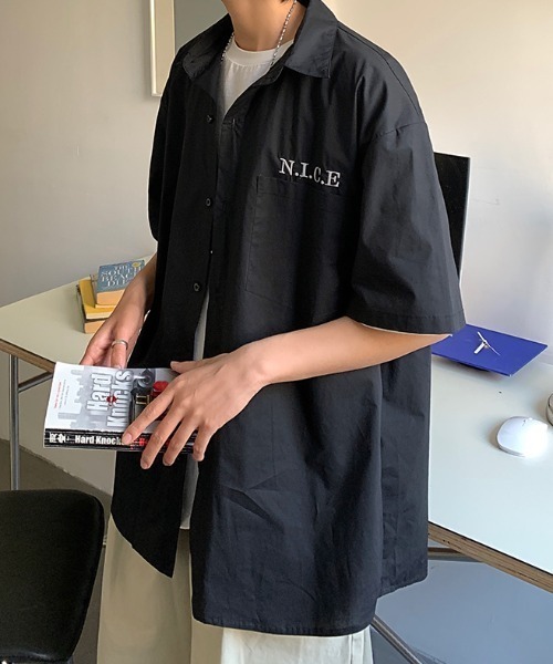 MGV(エムジーヴィー)の「刺繍ロゴデザインシャツ(シャツ/ブラウス・メンズ・ブルー/ブラック/ホワイト・MEDIUM/LARGE/X-LARGE)」の3枚目の写真