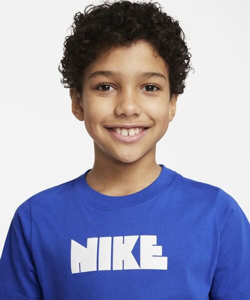 NIKE（ナイキ）の「ナイキ スポーツウェア サーカ 72 ジュニア Tシャツ / Nike Sportswear Circa 72 Big Kids' T-Shirt（Tシャツ/カットソー・キッズ・ロイヤルブルー/ブラック/ゴールド系その他・L/XS/S/XL/M）」の8枚目の写真