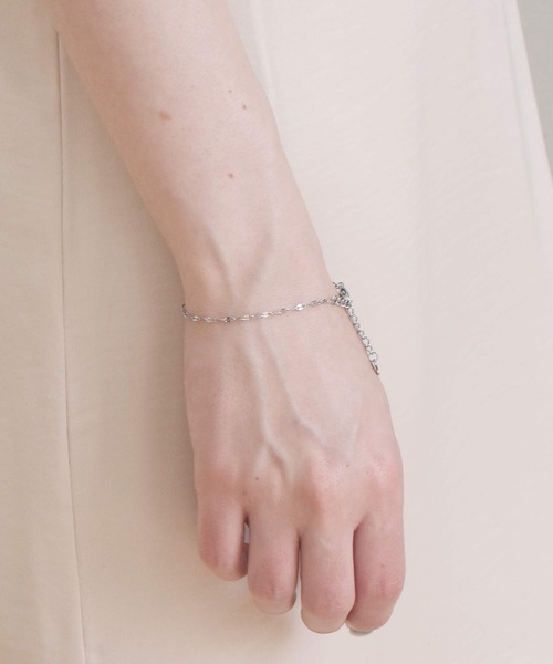 LHME（エルエイチエムイー）の「【WEB限定】”Gleam”ペタルチェーンブレスレット/サージカルステンレス（金属アレルギー対応）【LHME / エルエイチエムイー】（ブレスレット・レディース・シルバー/ゴールド・ONE SIZE）」の11枚目の写真