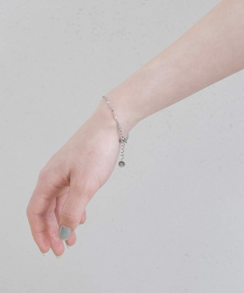 LHME（エルエイチエムイー）の「【WEB限定】”Gleam”ペタルチェーンブレスレット/サージカルステンレス（金属アレルギー対応）【LHME / エルエイチエムイー】（ブレスレット・レディース・シルバー/ゴールド・ONE SIZE）」の10枚目の写真